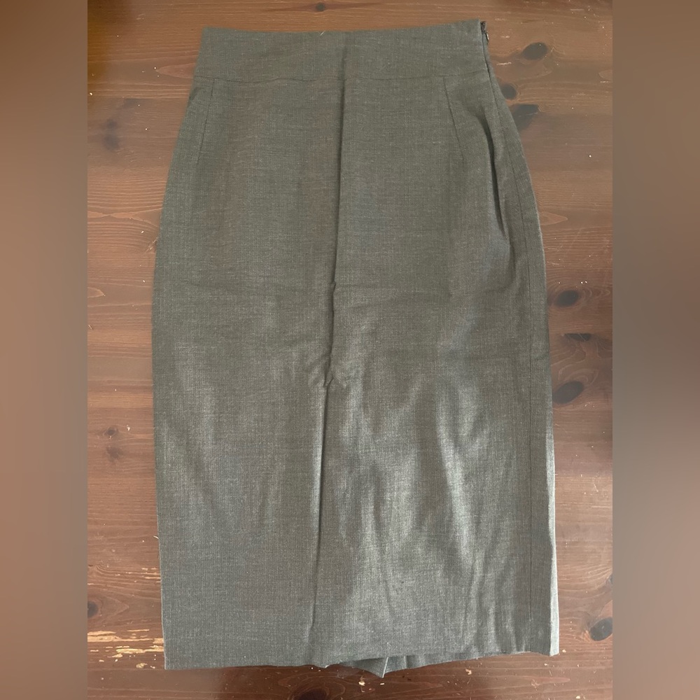 Excellent Used Condition Elie Tahari Gray Pencil Skirt Size 4